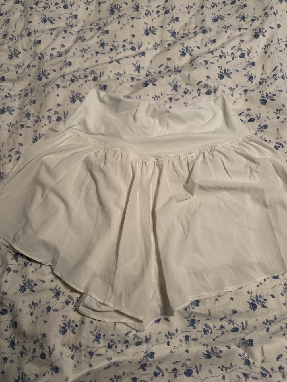 aerie white flowly shorts - Picture 3 of 3
